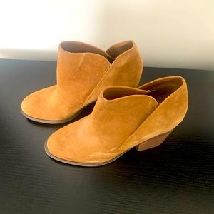 Jessica Simpson Camel Boots